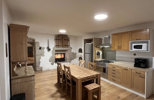 Le Frasnois House | Character house