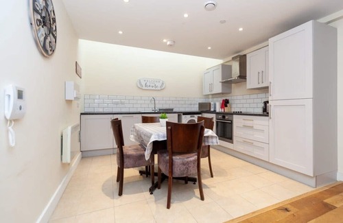 Ferndale Apartment | Characterful 2 Bedroom Apartment in Brixton
