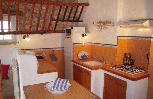Crestet Apartment | Characterful apartment on Mont Ventoux with pool and tennis