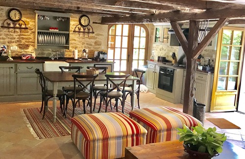 Cazillac House | Characterful, Stone, Spacious 2 Bedroomed Converted Barn Apartment. 120 sq.m
