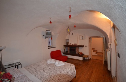 Soucheres-Basses Apartment | characteristic ancient hut