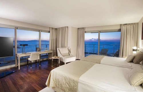 Kusadasi City Centre Hotel | Charisma De Luxe Hotel