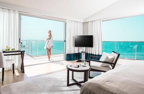 Kusadasi City Centre Hotel | Charisma De Luxe Hotel