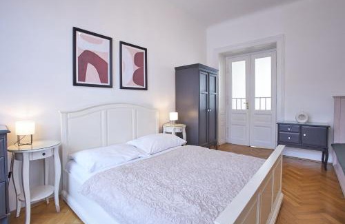 Stare Mesto Apartment | Charles Bridge Premium Residence