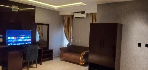 Abakaliki Hotel | Charles Stainless Hotel