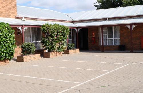 Cobram Hotel | Charles sturt motor inn