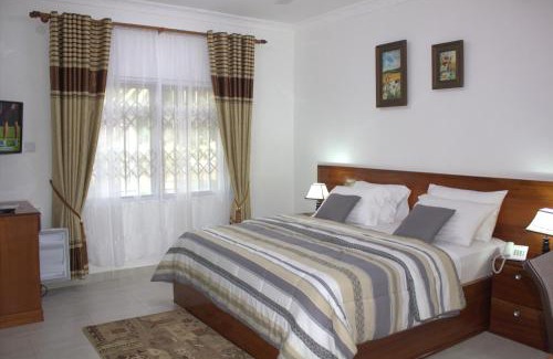 Ampenyi Hotel | Charlestina Beach Resort