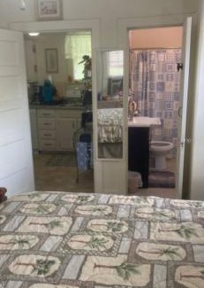 Rosewood Apartment | Charleston, SC themed - conveniently located well appointed one bedroom apartment in Columbia South Carolina