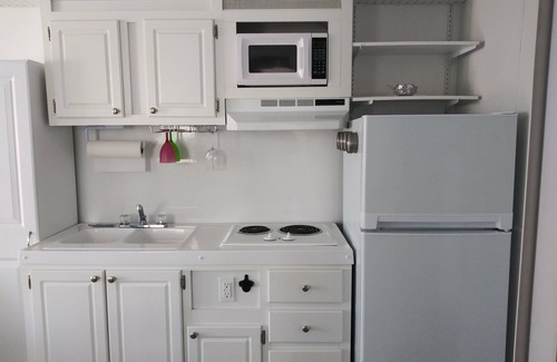 Thompson Square - Bunker Hill Boat Rental | Charlestown Houseboat Walk to attractions Be rocked to sleep