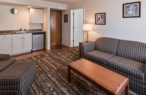Charlevoix Hotel | Charlevoix Inn & Suites SureStay Collection by Best Western