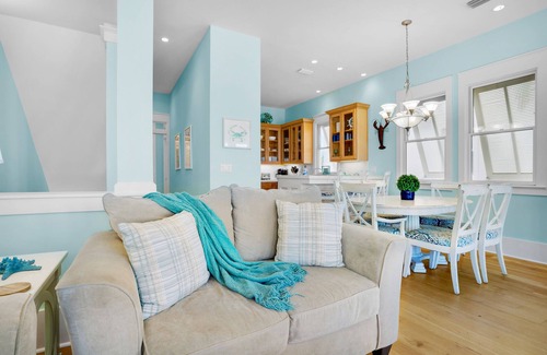 Delos House | 🏖️ Charlie Boy | Stunning Beachfront 4BR, 2 Masters & Balconies ✨