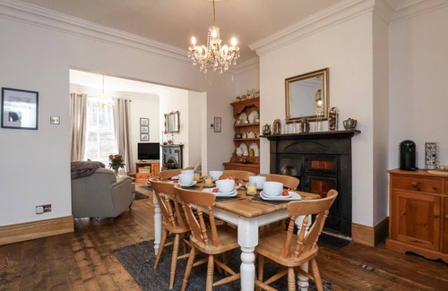 West Cliff Cottage | CHARLOTTE HOUSE, pet friendly, character holiday cottage in Whitby