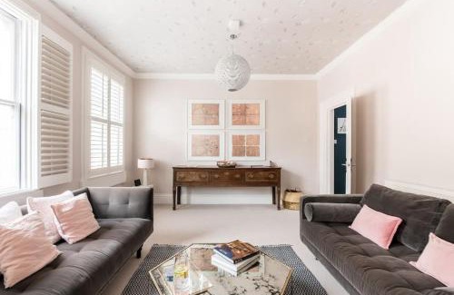 Upper Town House | Charlotte Street Apartment