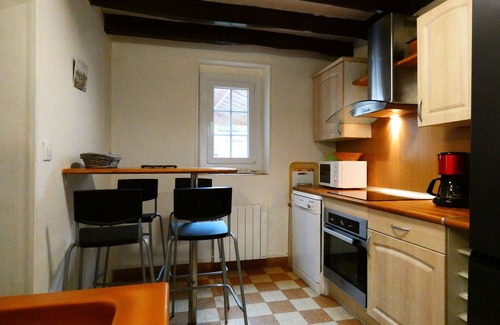Saint-Hilaire-sur-Yerre Cottage | Charming 8-Person Cottage in Quaint Village Near Historic Chateaux