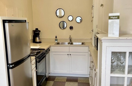 University District Apartment | Charm, Location, & Fair Price in Seattle