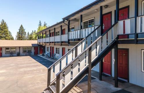 Burney Hotel | Charm Motel & Suites