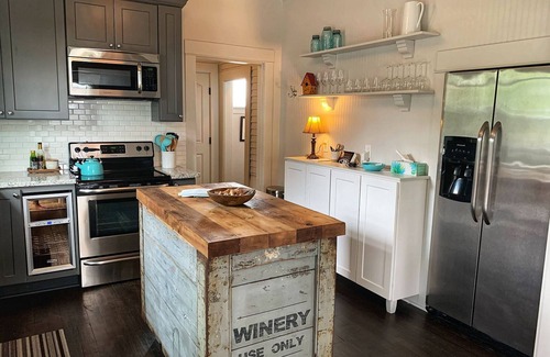 Carlton House | Charm of Carlton - Heart of Wine Country