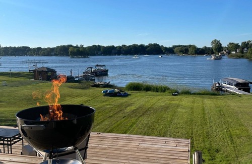 Commerce Township House | Charming 3-BR 1.5-Bath LAKEFRONT home, WiFi, AC in delightful Commerce Township