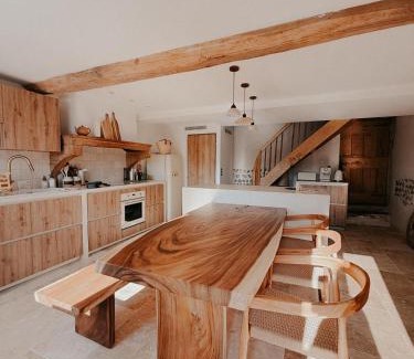 Saint-Georges-d'Esperanche House | Charmante maison en pierres, séjour à la ferme