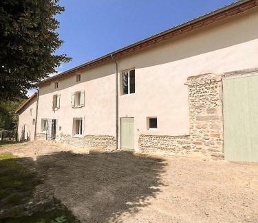 Saint-Georges-d'Esperanche House | Charmante maison en pierres, séjour à la ferme