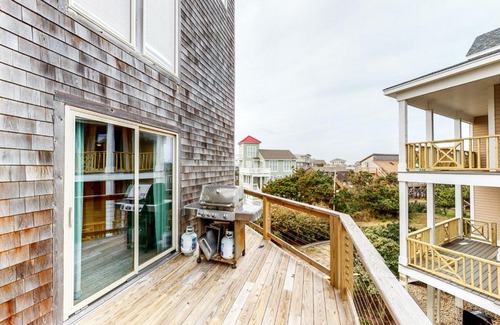 Hatteras House | Charma's Landmark