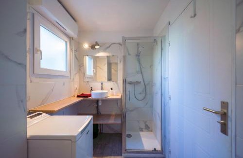 Golfe Juan Apartment | Charmant 2p, piscine, clim, à 5 min de la plage