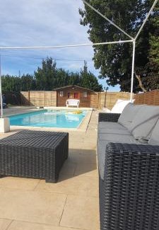 La Ferte-Gaucher Apartment | Charmant appartement 2p avec piscine partagée