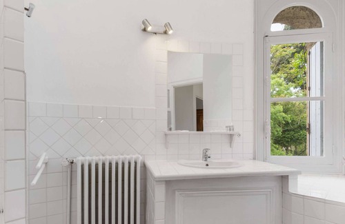 Servian Apartment | Charmant Appartement au Sein D'un Château du Xiiième Siècle