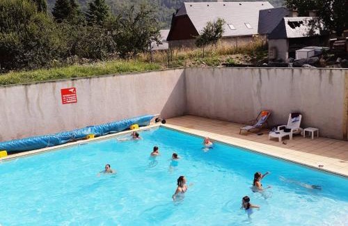Vignec Apartment | Charmant Duplex avec Balcon et Piscine - 4 Pers, Vignec, à Proximité de Saint-Lary-Soulan - FR-1-504-277