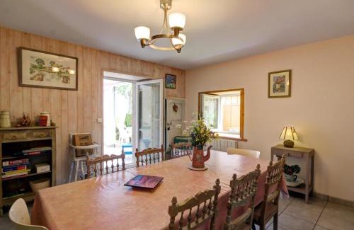 Marols House | Charmant gîte à Marols avec Wifi, jardin et terrasse - FR-1-496-2