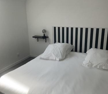 Mespaul House | Charmant gîte avec extérieur et piscine partagée