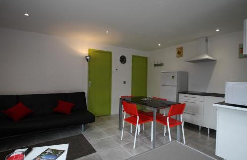 Vincey House | Charmant Gîte Moderne avec Terrasse, Proche Épinal & Nancy, Idéal pour Motards & Randonnées - FR-1-589-262
