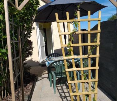 Folligny Apartment | Charmant logement calme de 35 m2, parking gratuit