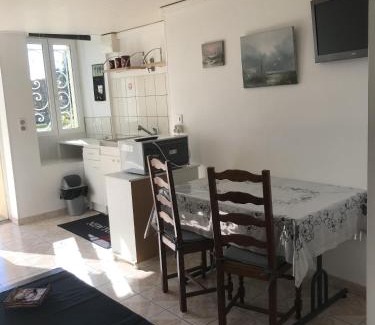 Montignac-Charente Apartment | Charmant studio meublé