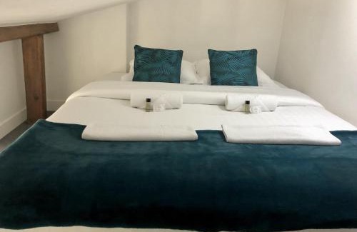 8th Arrondissement Apartment | Charmant studio près des Champs-Élysées