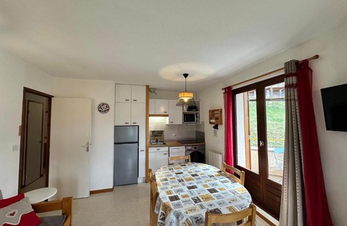 Villard-de-Lans Apartment | Charmant T2 cabine à Villard-de-Lans avec balcon, cuisine équipée et proche des montagnes - FR-1-515-36