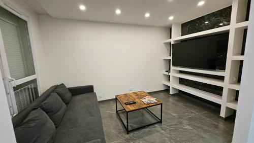 Saint-Fons Apartment | Charmant T3 Lumineux Confort