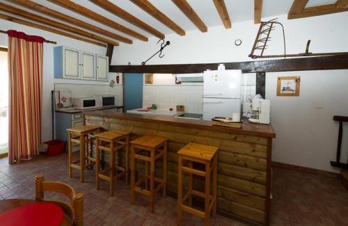 Chatel-Montagne House | Charmante grange rénovée avec jardin, terrasse et animaux acceptés - FR-1-489-47
