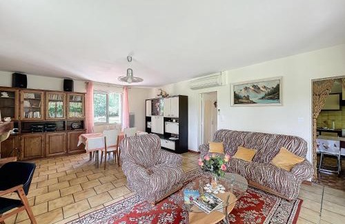 Bussac-Foret Apartment | Charmante maison avec jardin