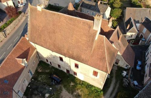 Herisson Apartment | Charmante maison du 15e siècle avec jardin, au cœur d'un village médiéval - FR-1-489-29