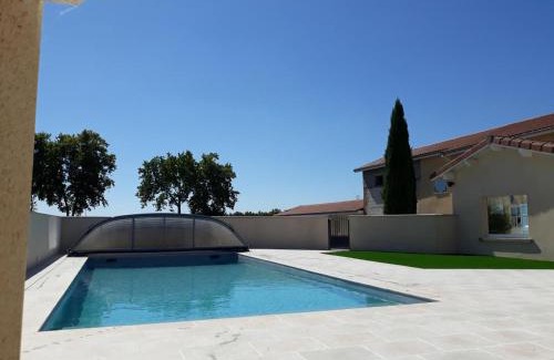 Chalain-le-Comtal House | Charmante Maison de Campagne avec Piscine Commune et Terrasse Privative à Chalain-le-Comtal - FR-1-496-236