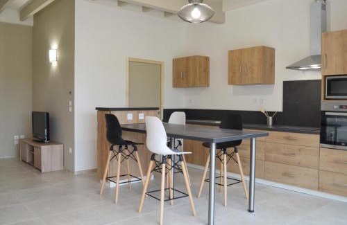 Chalain-le-Comtal House | Charmante Maison de Campagne avec Piscine Commune et Terrasse Privative à Chalain-le-Comtal - FR-1-496-236