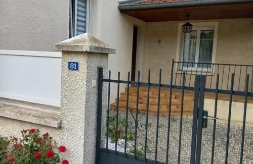 Sivry-sur-Meuse House | Charmante maison rénovée avec jardin, proche de Verdun, idéale pour familles, draps et chauffage inclus - FR-1-585-50
