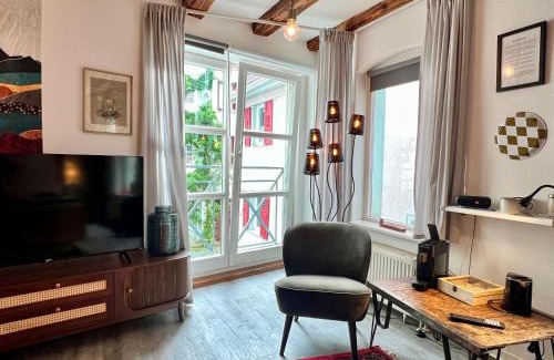 Innenstadt House | Charmantes Altstadtzimmer mit Teeecke & Arbeitsplatz Come In