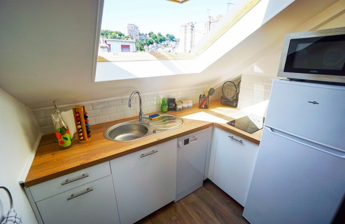 Anatole France Danton Apartment | Charme & Calme Pour ce Spacieux Studio Cocooning en Plein Centre-ville