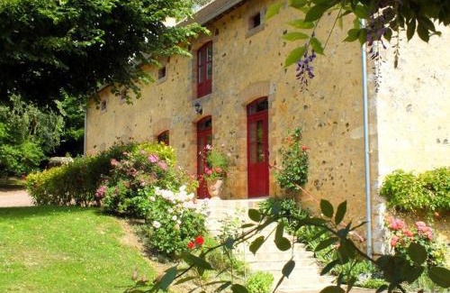 Asnieres sur Vegre House | Charme et authenticité : gîte pour 4 pers. en bord de rivière avec jardin enchanteur en Sarthe - FR-1-410-236