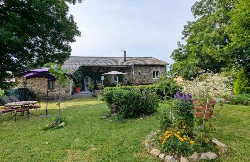 Saint-Victor-sur-Arlanc Bed & Breakfast | Charme rural rénové en pleine nature - FR-1-582-503