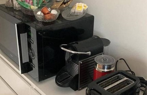 Vallentuna Villa | Charmig och Nybyggt Familjvänligt Boende i Naturområde 80 kvm