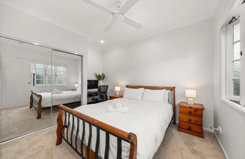 Bald Hills House | Charming 1-Bed Cottage with Garden Retreat