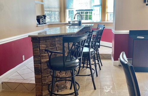 Jackson Apartment | Charming 1-bedroom first floor walking apt in fabulous sub of Jackson Township